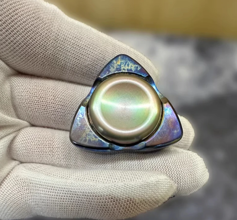 لعبة تخفيف الضغط المململة الدوارة الصغيرة من التيتانيوم EDC المستخدمة