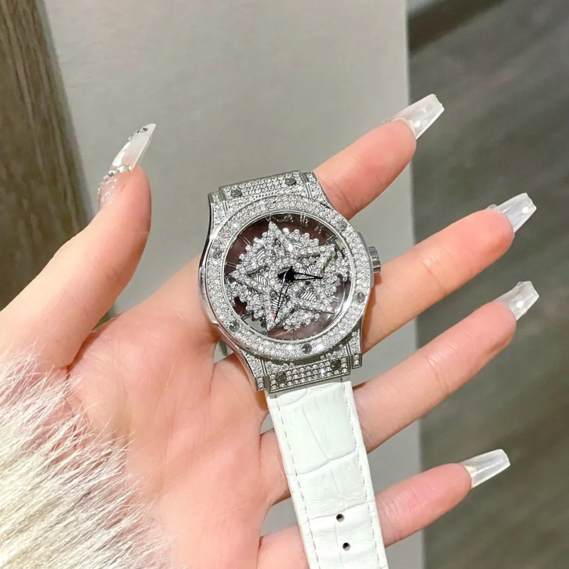 Geshi Pentagram Lady Watch - Luxurious, versatile, trendy, fashionable, simple in design, elegant in style, exquisite in quality