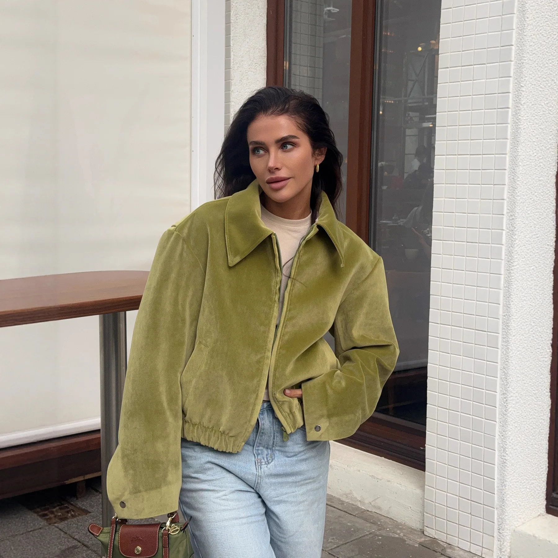 

Осень-зима 2024, новая зеленая короткая замшевая женская куртка с отложным воротником, модная универсальная повседневная утягивающая верхняя одежда