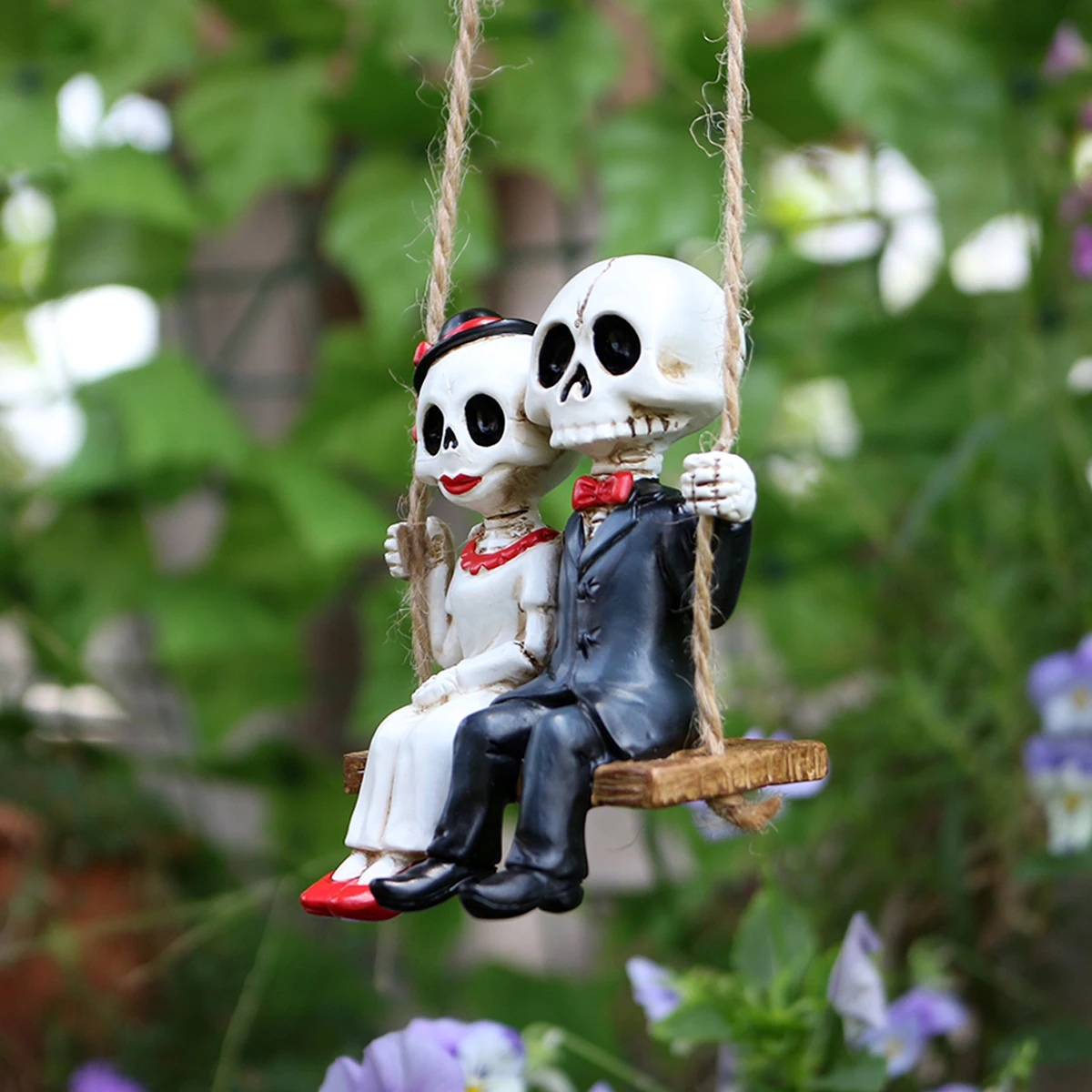 1 Couple Skeleton Swing, Halloween Outdoor Garden Decoration Hanging, Family Gift, Handmade Resin Crafts