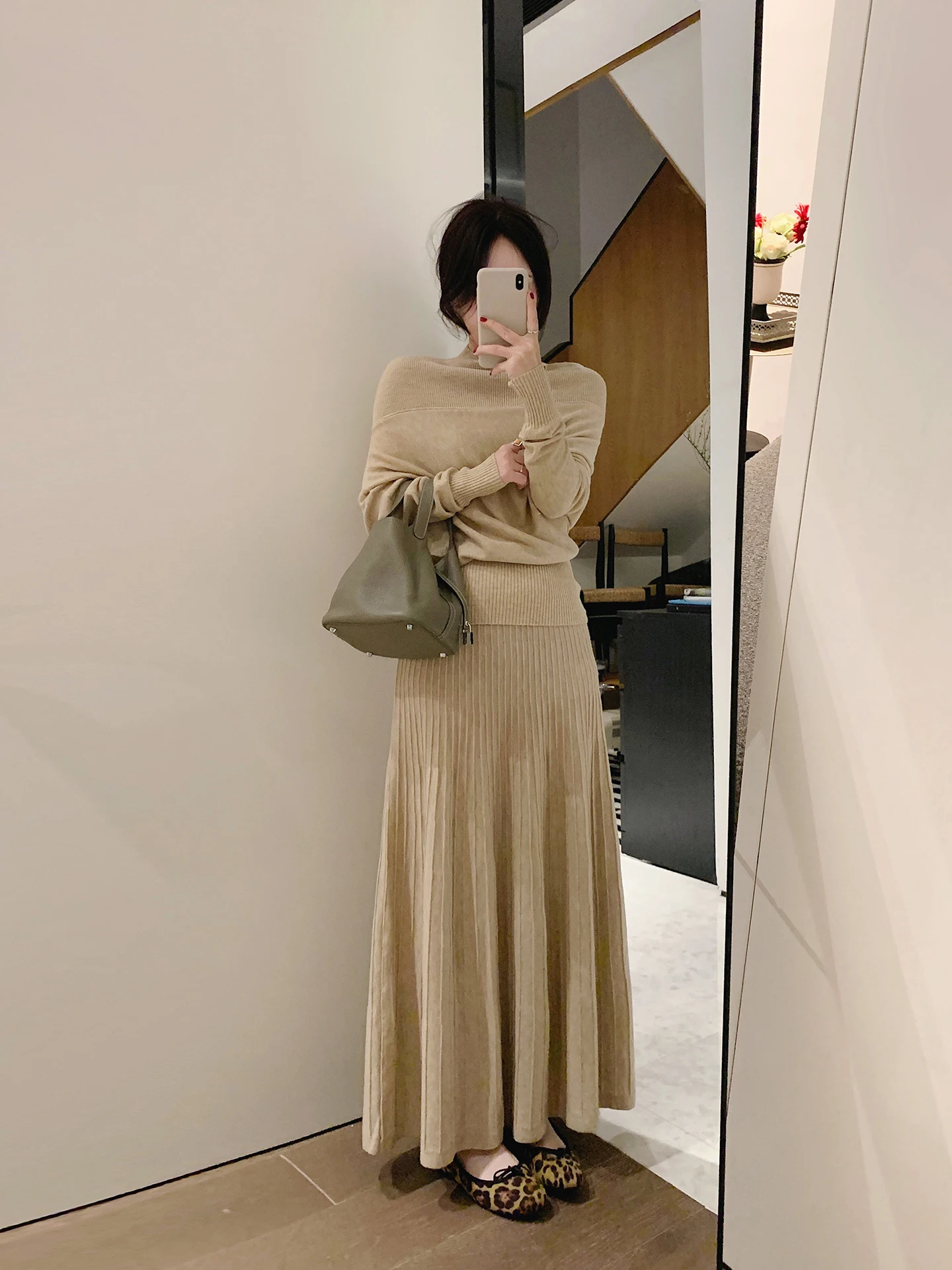 

Шикарный вязаный комплект: топ и плиссированная юбка для женщин, повседневный свободный крой, весенняя мода в корейском стиле для элегантных дам