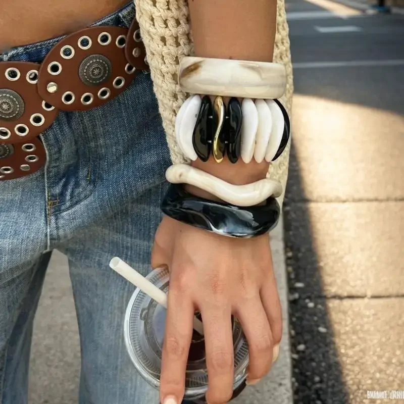 여성 패션 탄성 팔찌, 화려한 블랙 베이지 기하학적 모양 두꺼운 수지 아크릴 커프 팔찌