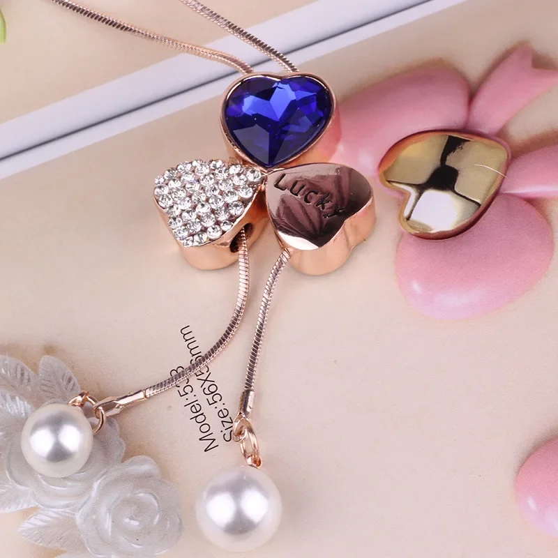 A brand-new clover sweater chain long autumn and winter necklace, a versatile and fashionable women's style