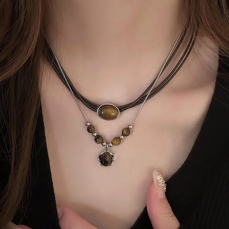 Vintage Leather Brown Stone Pendant Necklace Stacking Choker Temperament Clavicle Chain for Women Girl Autumn Winter Necklace