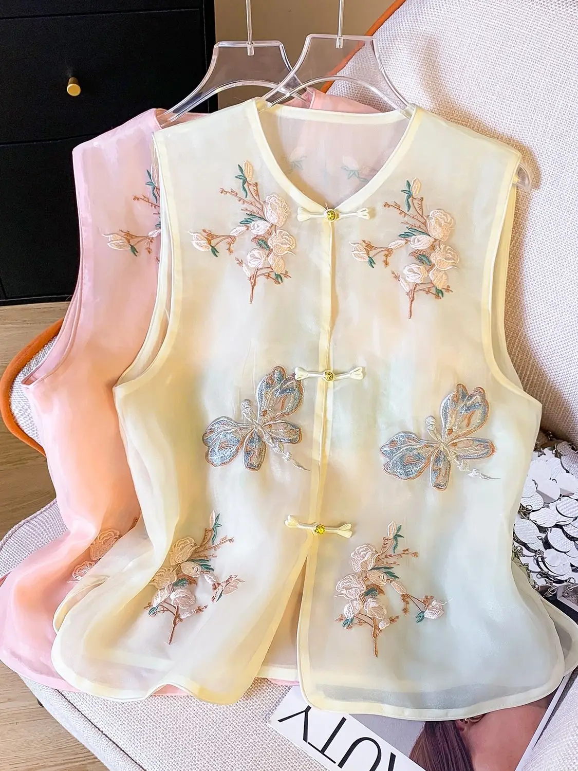 

Summer High-end Butterfly Embroidery Temperament Casual Sleeveless Vest, Chinese Style Women's Layered Vest Thin Versatile