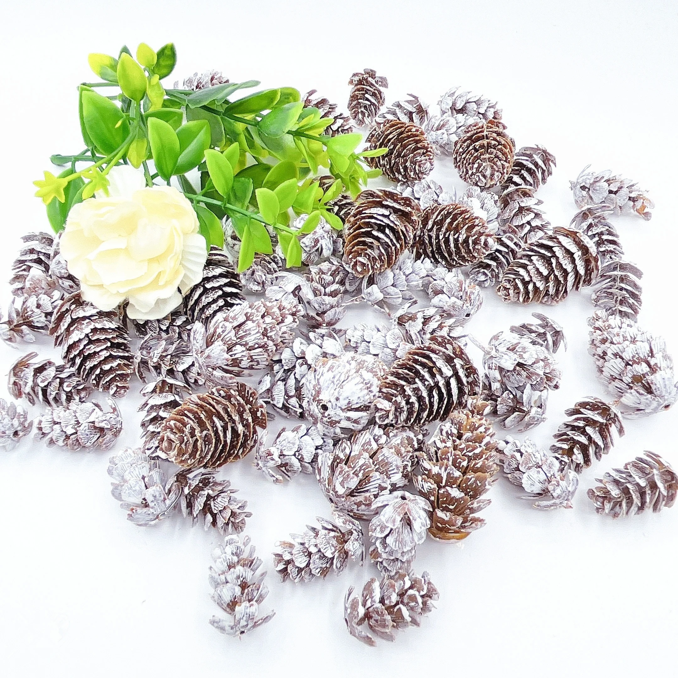 30/50 stücke Kunststoff Weiß Künstliche Tannenzapfen Pflanze Weihnachten Party Dekorationen Wohnkultur Weihnachten Baum Girlande Zubehör – Detail 3