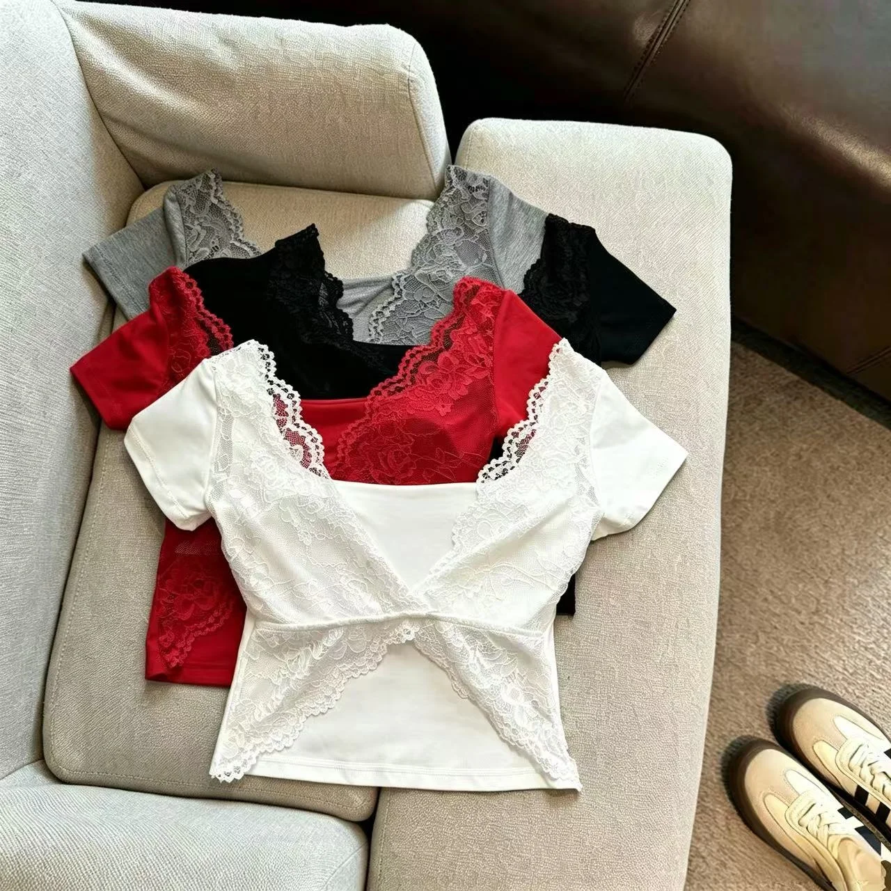 Summer New Sexy Lace Splice Backless Short Sleeve T-Shirt Women Slimming One-Piece with Chest Pad Top V-Neck Short Length