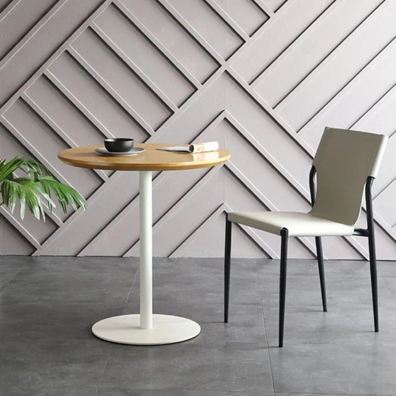 심플한 원목 바 카운터, 원형 테이블, 협상실, 커피 테이블