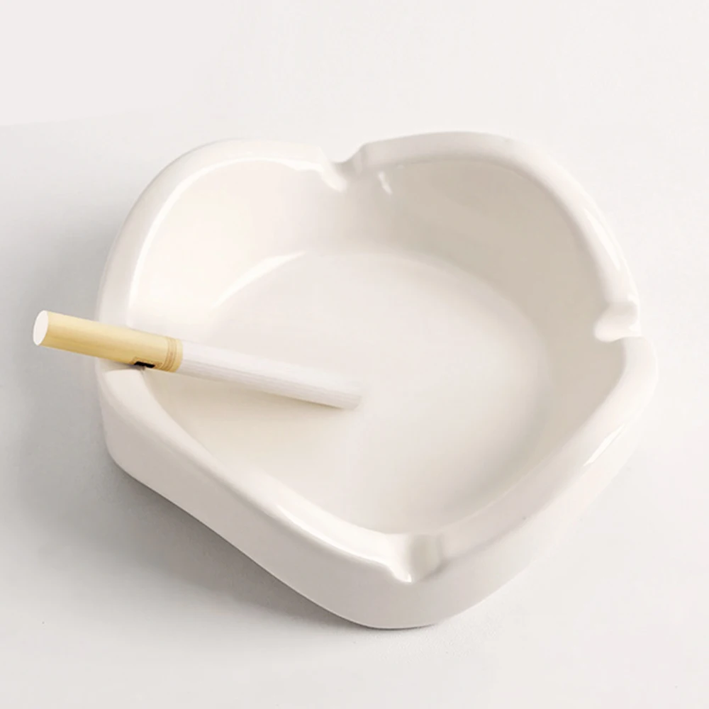 Modern Ceramic Cigarette Ashtrays Lip Shaped Desktop Ashtrays Table Top for Cigarettes Home Office Restaurants Bar Balcony Decor