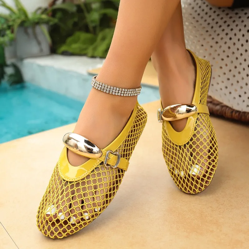 2026 Neue Ausgehöhlte Mesh-Ballerinas für Damen Luxuriöse Metall-Designer Casual Mode Vielseitige Atmungsaktive Netz-Sandalen