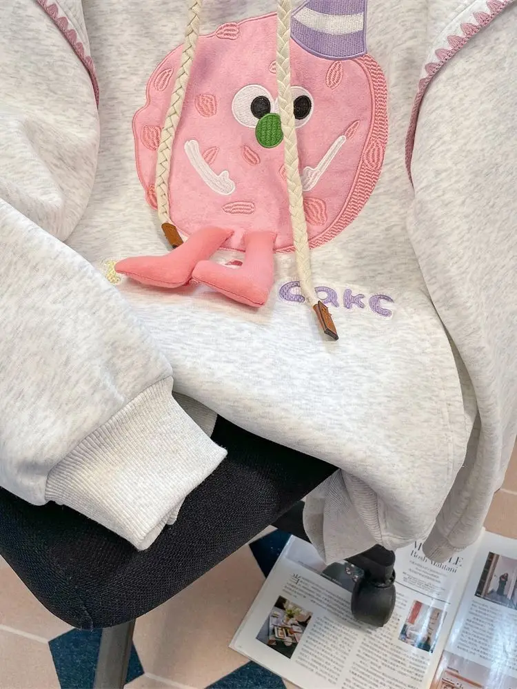Women's autumn and winter loose fitting 3D embroidered cartoon top with thickened fleece hooded sweatshirt