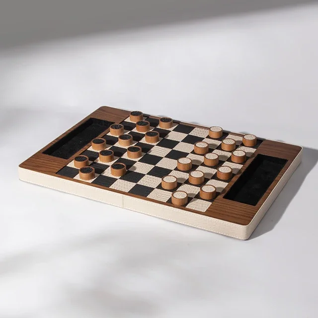 Pezzi degli scacchi in metallo e legno in pelle moderna classica Set di giochi da tavolo Giochi di battaglie educativi Giocattolo per bambini Adulti