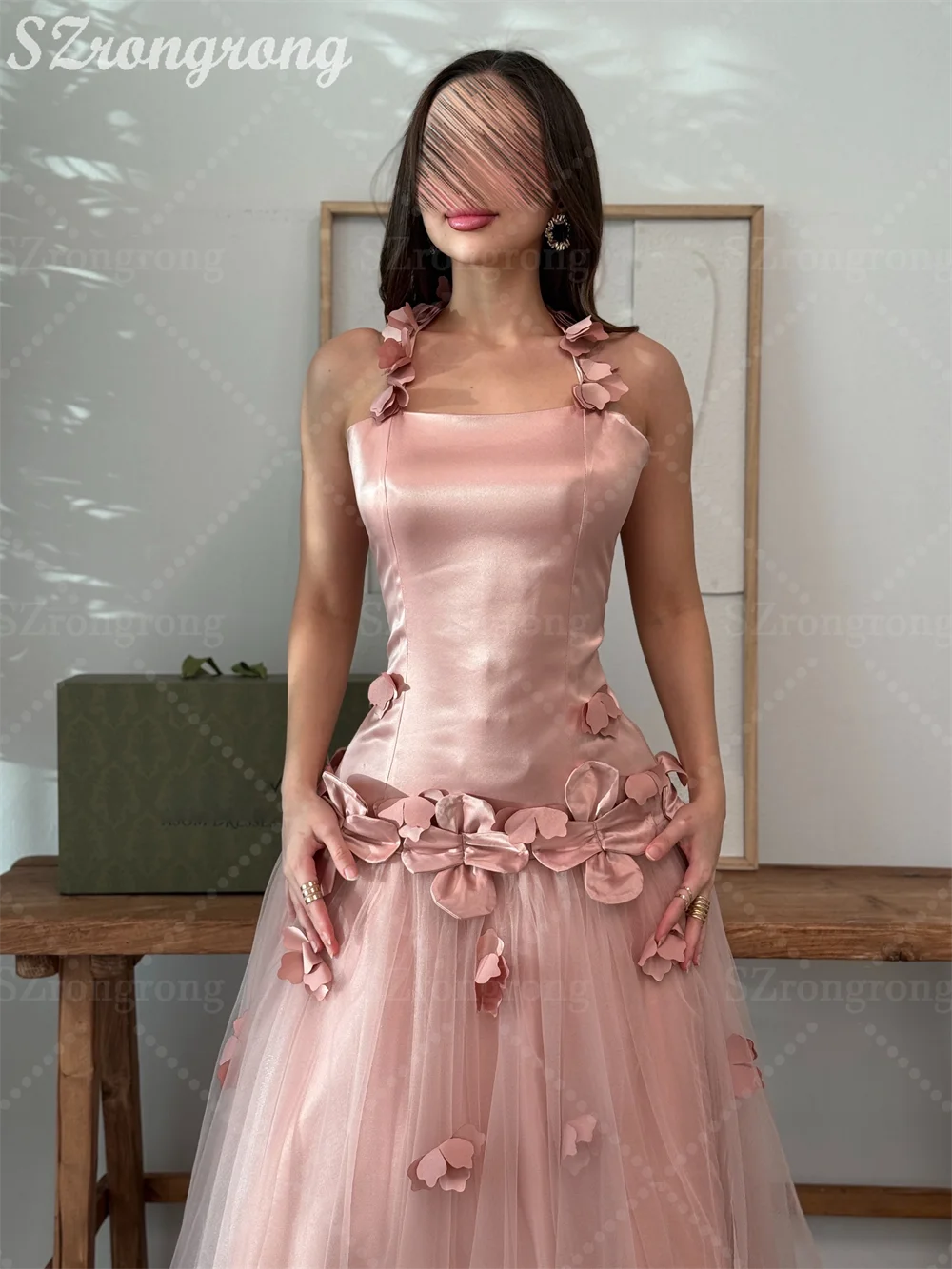 Op maat gemaakte roze vierkante kraag 3D bloemen rechte avondjurk elegante spaghettibandjes backless enkellange Saoedi-Arabische jurk