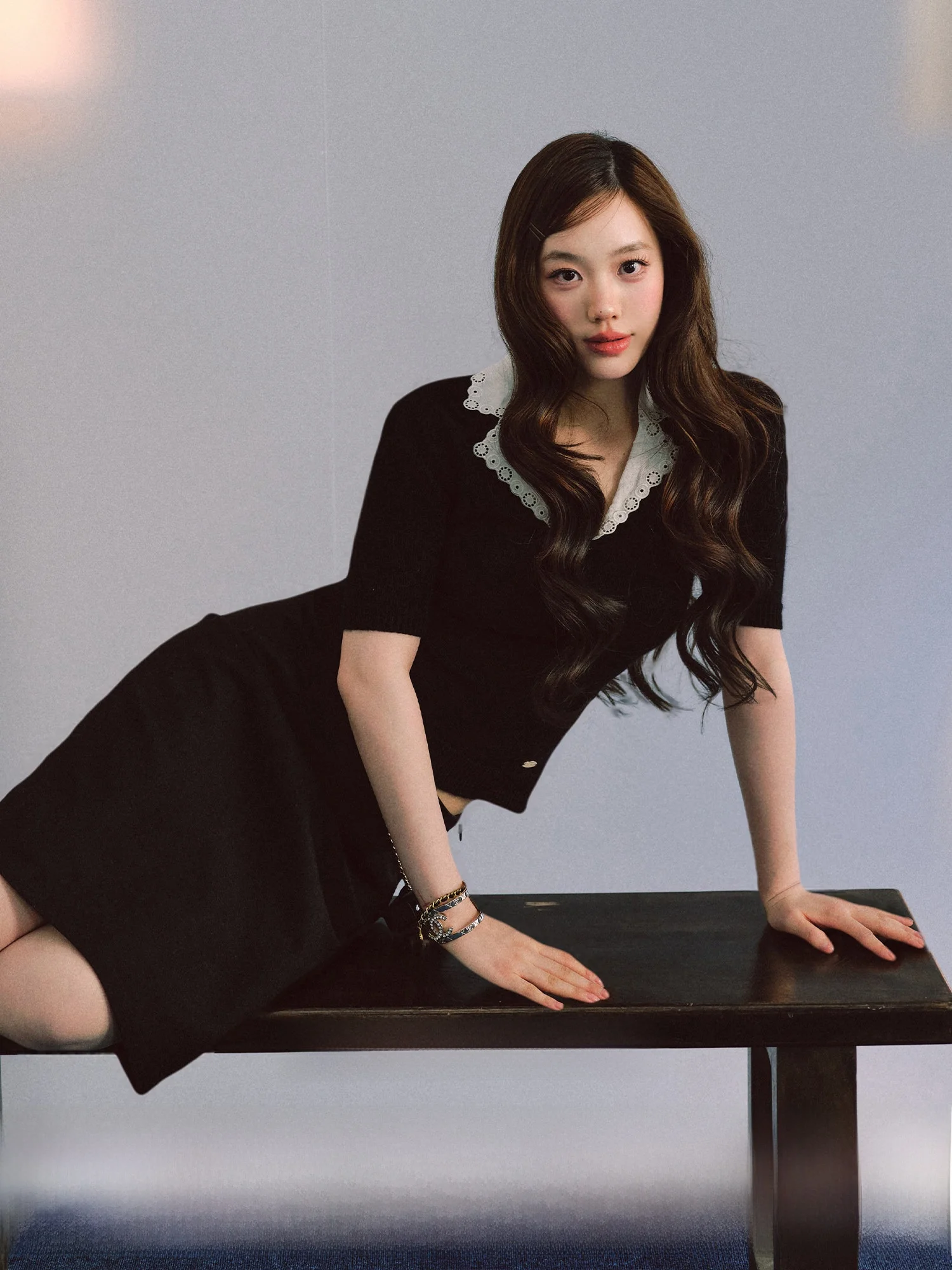 

LaluneDuCiel Elegant Style Splicing Knitted Top Women's Sleeveless V-neck Black Rabbit Velvet Trimmed Fashionable Slim Fit