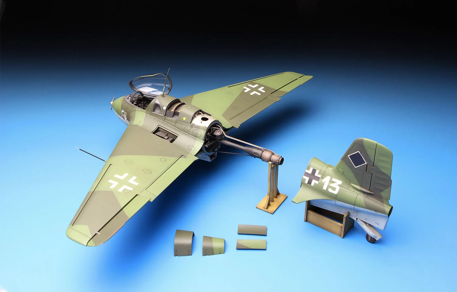 MENG Assembled Aircraft Model Kit QS-001 Me-163B "Komet" Rocket-Powered Interceptor 1/32