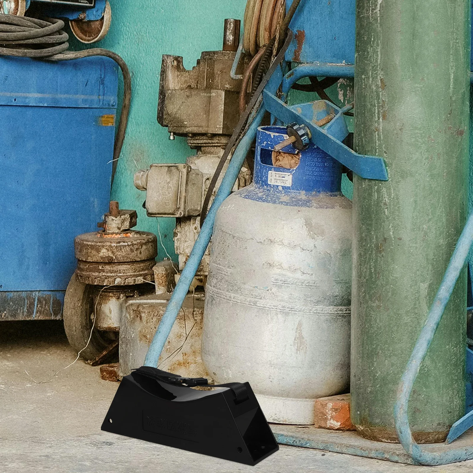 

1 Set Gas Cylinder Bracket Wall Mounted Propane Tank Holder For Trailer Outdoor Lab Use Stable Safety Design Chains Included Gas