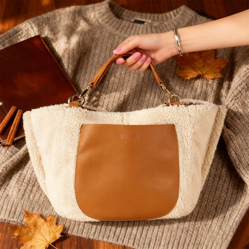 

Плюшевая и кожаная контрастная большая сумка Роскошная женская сумка на плечо с двойными ручками Шикарная зимняя сумка большой вместимости для подмышек