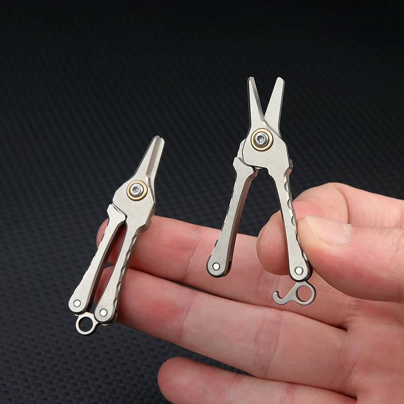 Titan-Legierung Mini-Klappschere Schlüsselanhänger, Tragbarer Taschen-Mini-Cutter für Angelschnur-Trimmung DIY Handwerk EDC Unboxing-Werkzeug – Detail 4