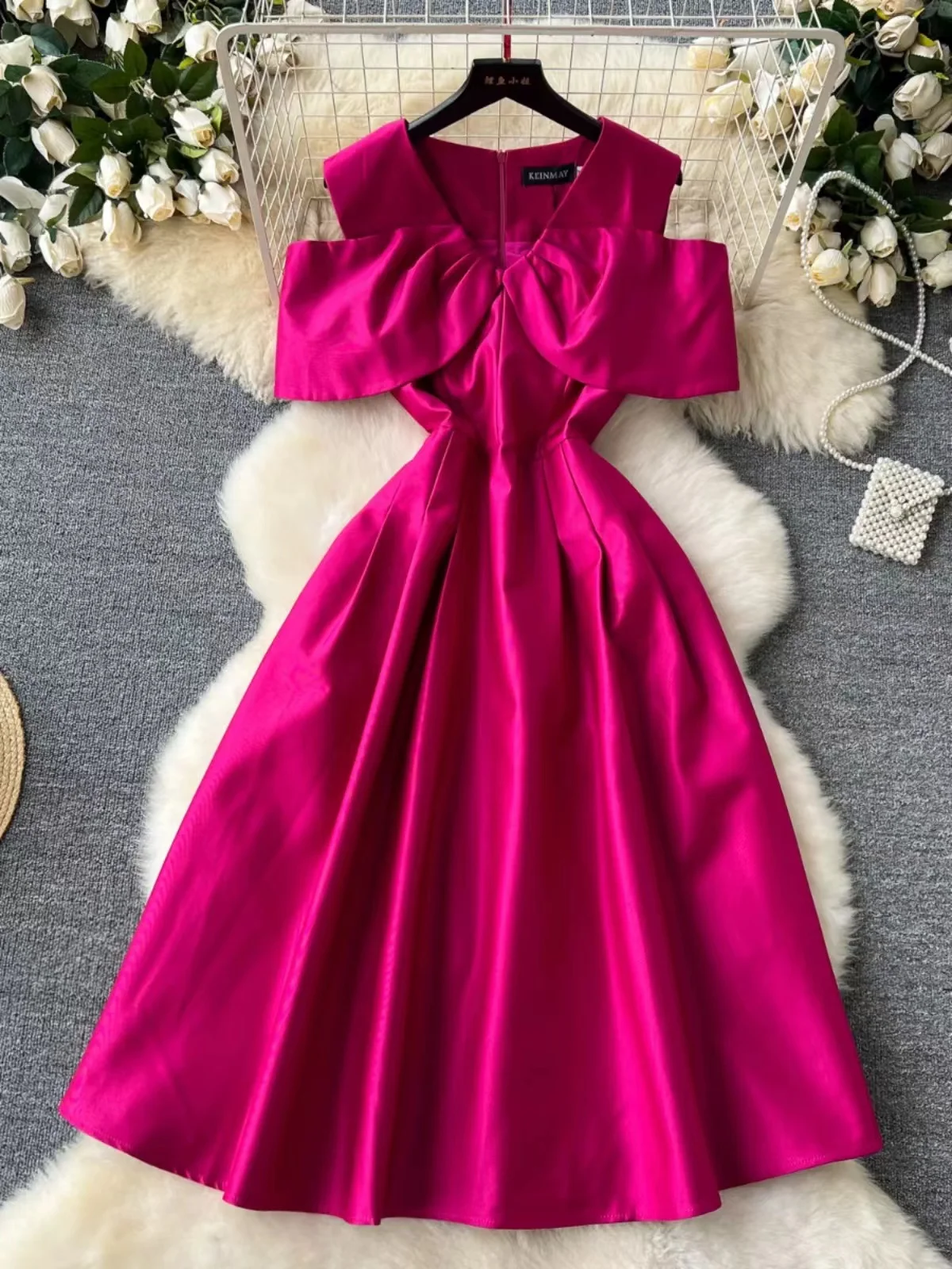 

Dress For High-end Socialites Banquet Parties Long Dresses Design Shoulder Baring Waist Big Swing Ladies Light Luxury Dress