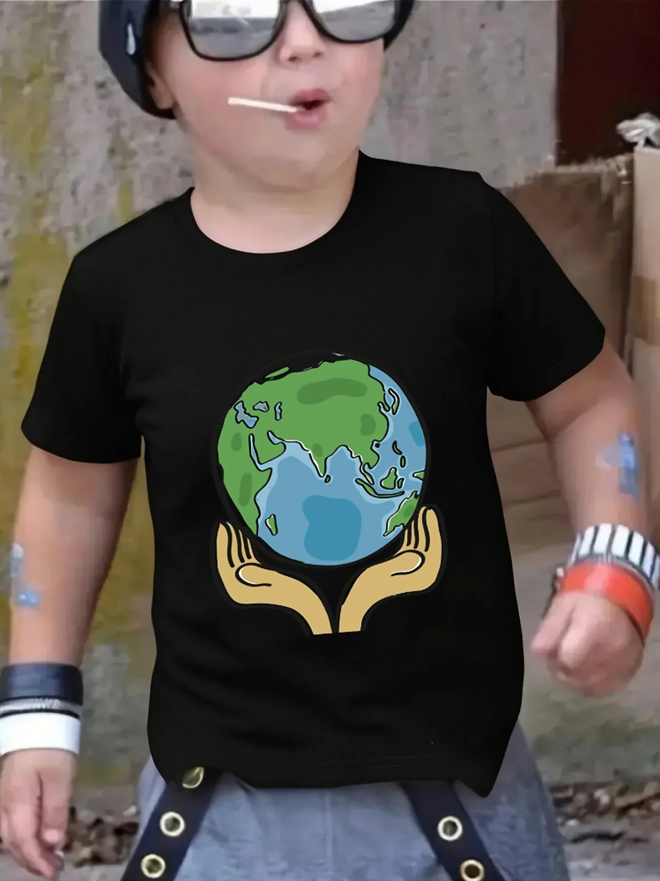Hands Holding Earth Globe Cartoon Graphic Family Matching T Shirt Boys Girls Short Sleeve Summer Crew Neck Casual Tops