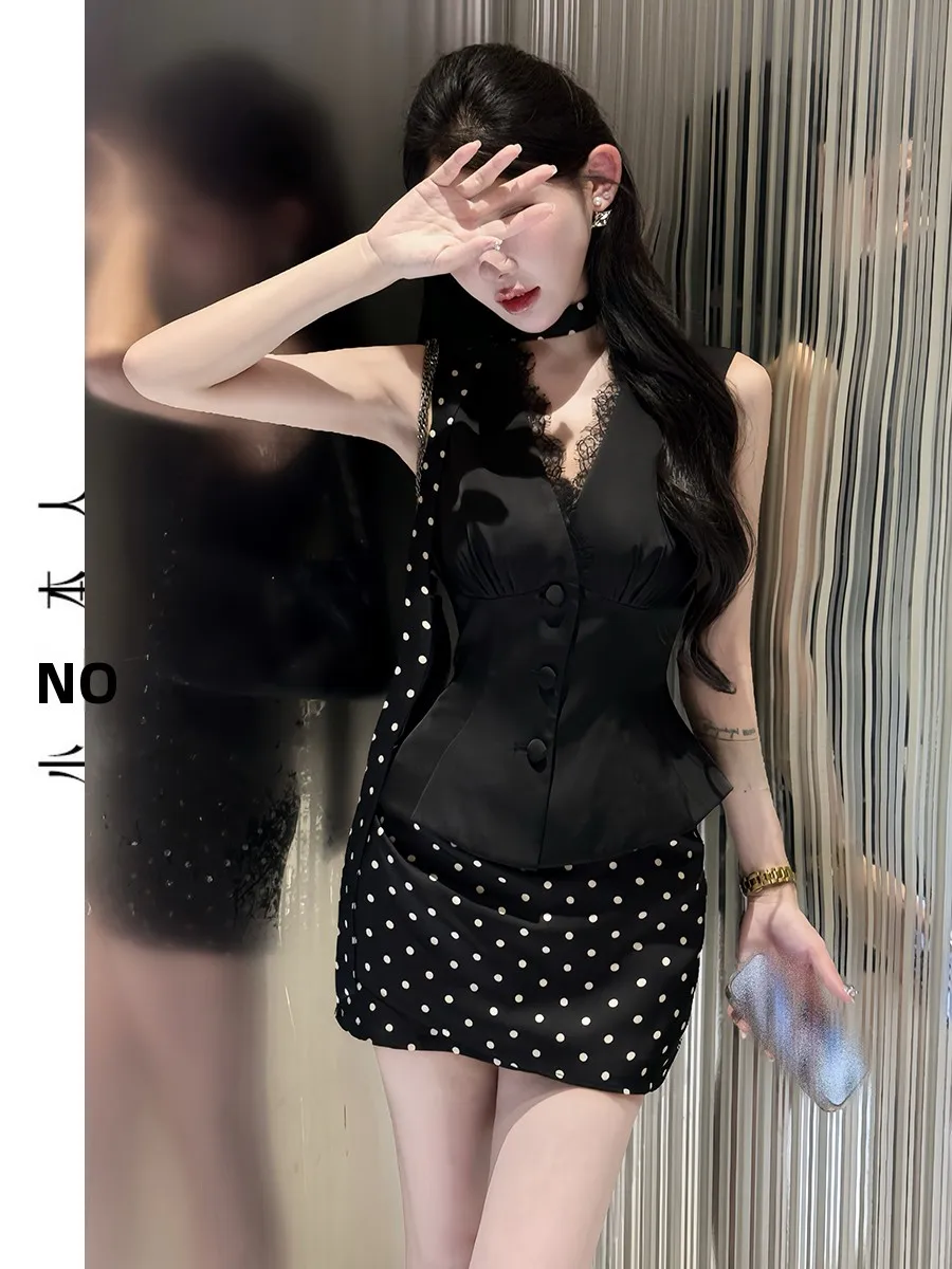 

Slim Fit Polka Dot Short Skirt Shoulder Bared Top Ensemble Stylish High Waist Polyester Spring Fashion Women's Ensemble