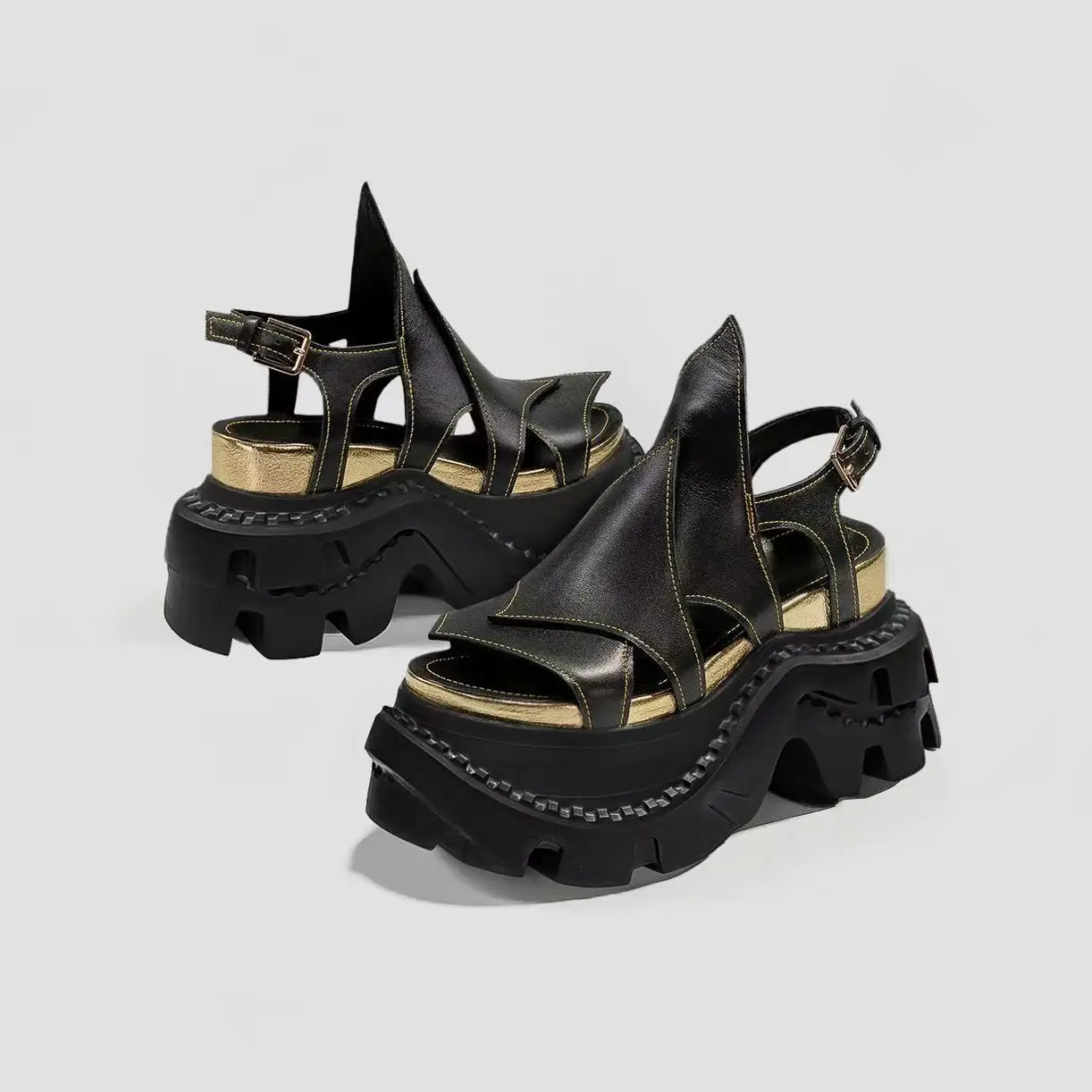 صنادل نسائية ذات نعل سميك بكعب عالي لصيف 2025 ملابس خارجية تتميز بتصميم روماني لزيادة الارتفاع بمقدمة مفتوحة