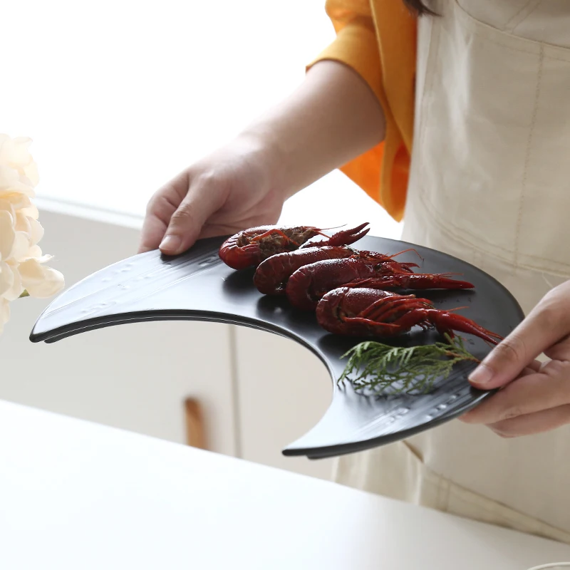 Creative Crescent Ceramic Western Food Dish Black Sushi Cake Special-shaped Tableware Baked Snacks Dessert Tray Westerntableware