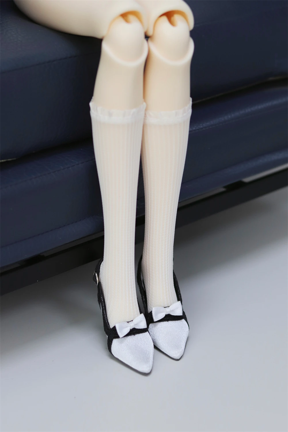 รองเท้าตุ๊กตาBJD 1/3 SDGR/เป็นของเล่นสาวนุ่มคราบสีดํา-สีขาวElegant Bow BUCKLE Pointy Toeรองเท้าส้นสูงตุ๊กตาอุปกรณ์เสริม