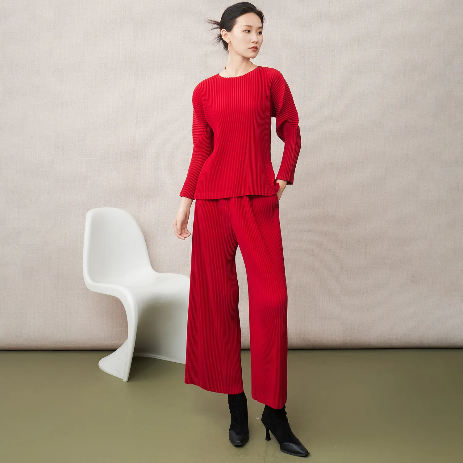 

Miyake Pleated Spring and Autumn Trousers Top with Loose Round Neck Long-sleeved T-shirt Hundred Straight Trousers Casual Suit