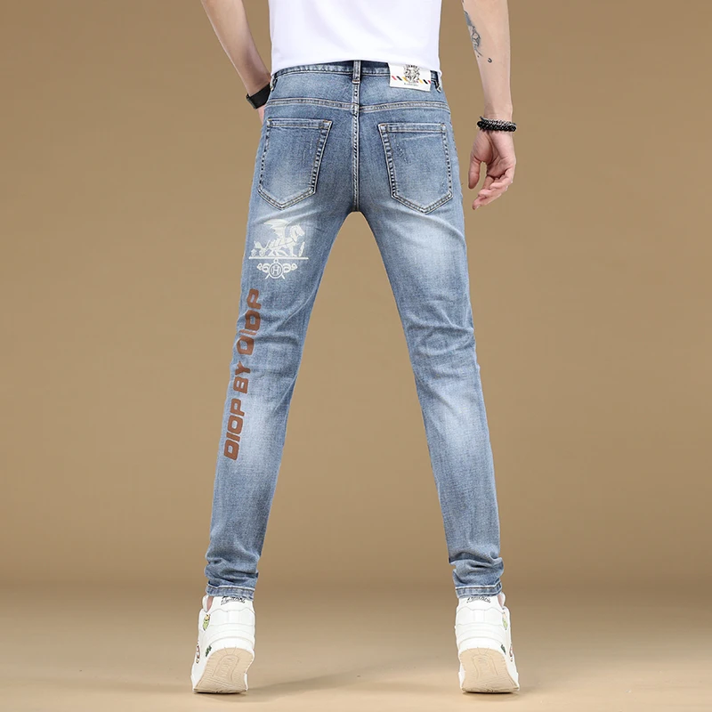 Jeans skinny moda di lusso a prezzi accessibili per uomo 2024 nuovi pantaloni slim-fit in denim elasticizzato casual stampati alla moda di fascia alta