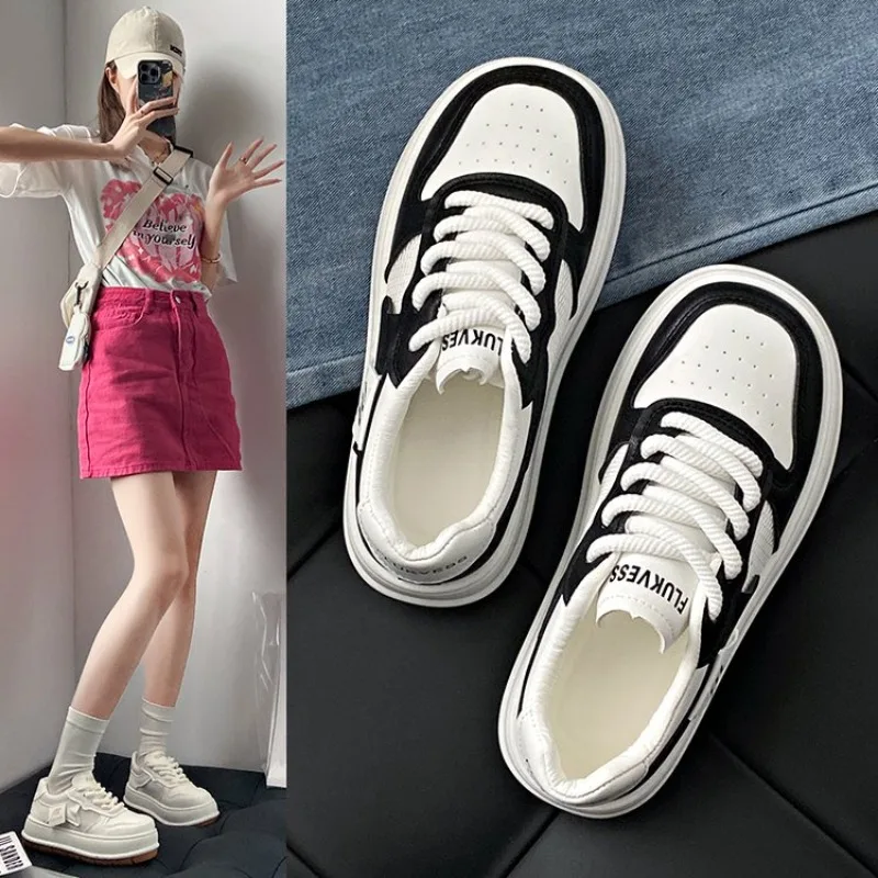 Leather Thick Sole with Raised Inner Small White Shoes Women 2024 New Versatile Sports and Leisure Fashion Classic Board Shoes