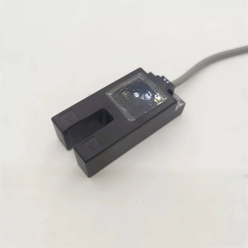 U Type Through Beam NPN NO/NC/NO+NC Inductive Proximity Sensor G56-3E01N Plastic IP54 Detection Distance 1cm DC 10-30VDC