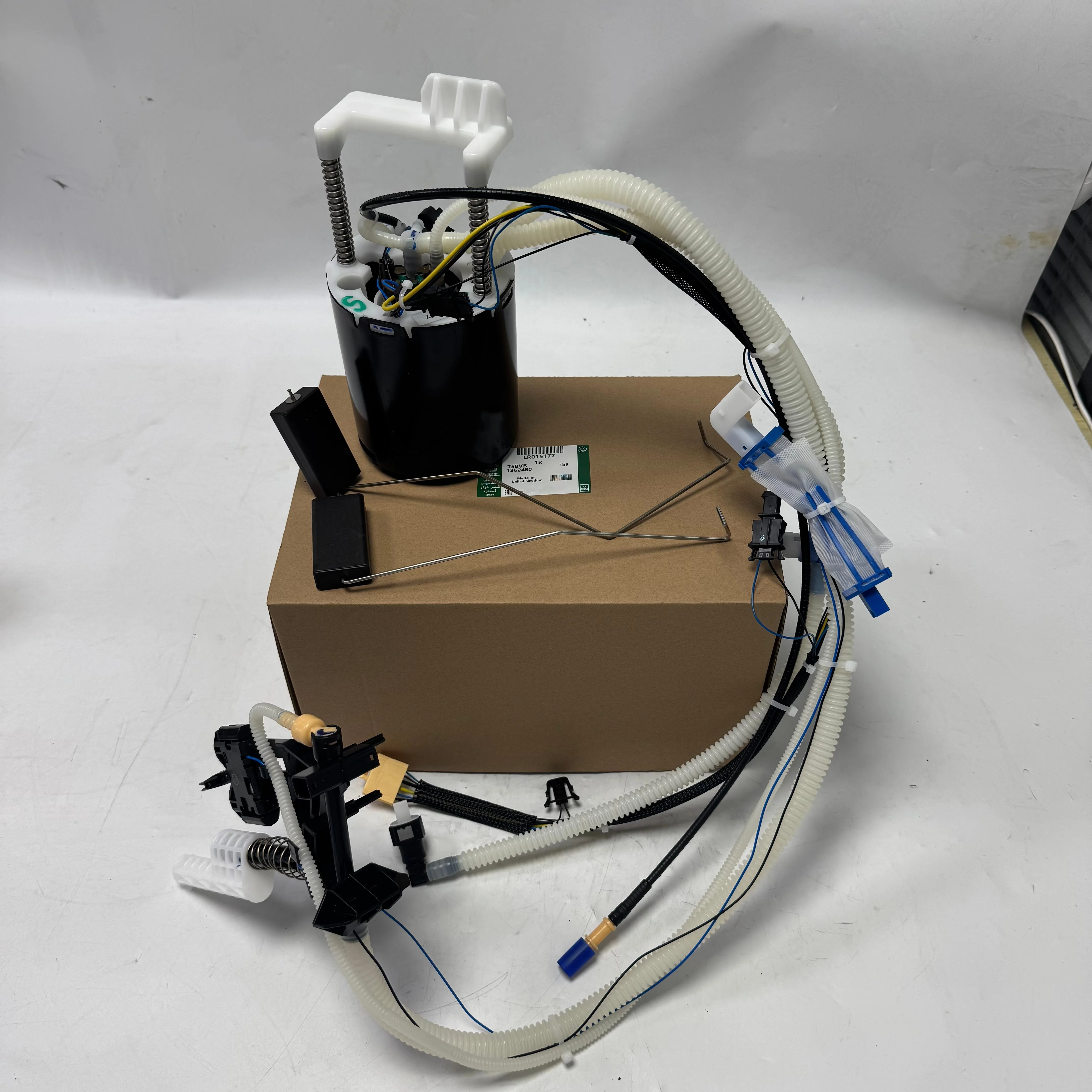 Suitable for Land Rover Range Rover 2002-2009 WGS500150 LR015177 WGS500082 A2C53341992 Fuel Pump