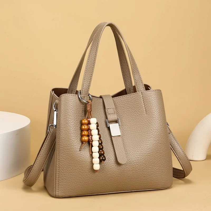 

Luxury Messenger Bag With Large Capacity Solid Color For Women Commuter Use Leather Durable Everyday Design
