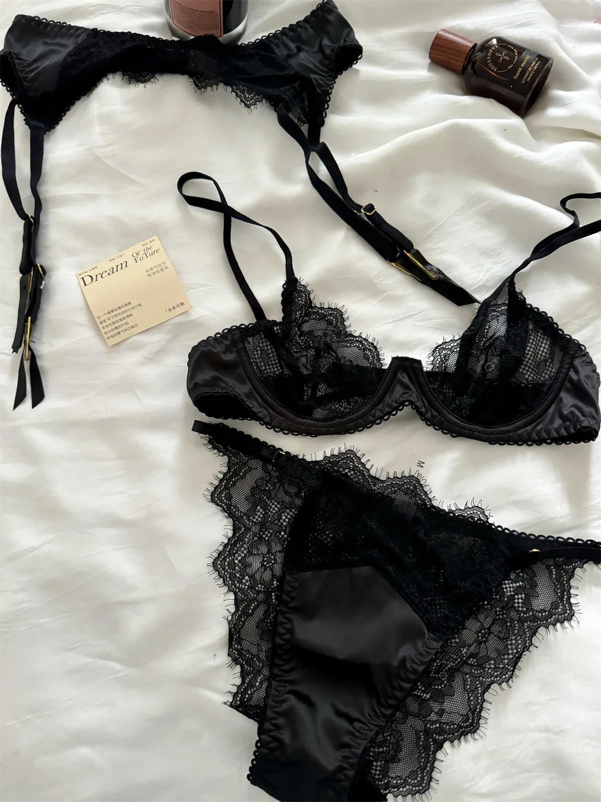 Set di reggiseno Sexy in tre pezzi di biancheria intima sottile e grande del seno reggiseni di pizzo sexy lingerie da donna romantica traspirante con tuta intima