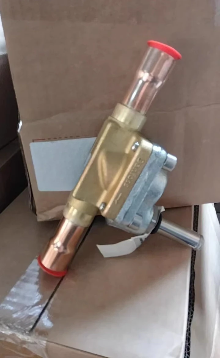 

Pulse type electronic expansion valve AKV15-1 15-2 15-3 15-4 068F5010