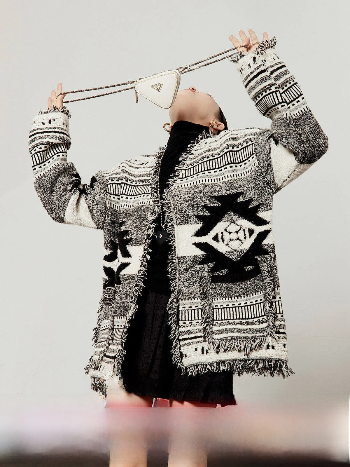 

Вязаный свободный женский кардиган с бахромой, осенняя новинка 2025, универсальный, в этническом стиле, с длинными рукавами