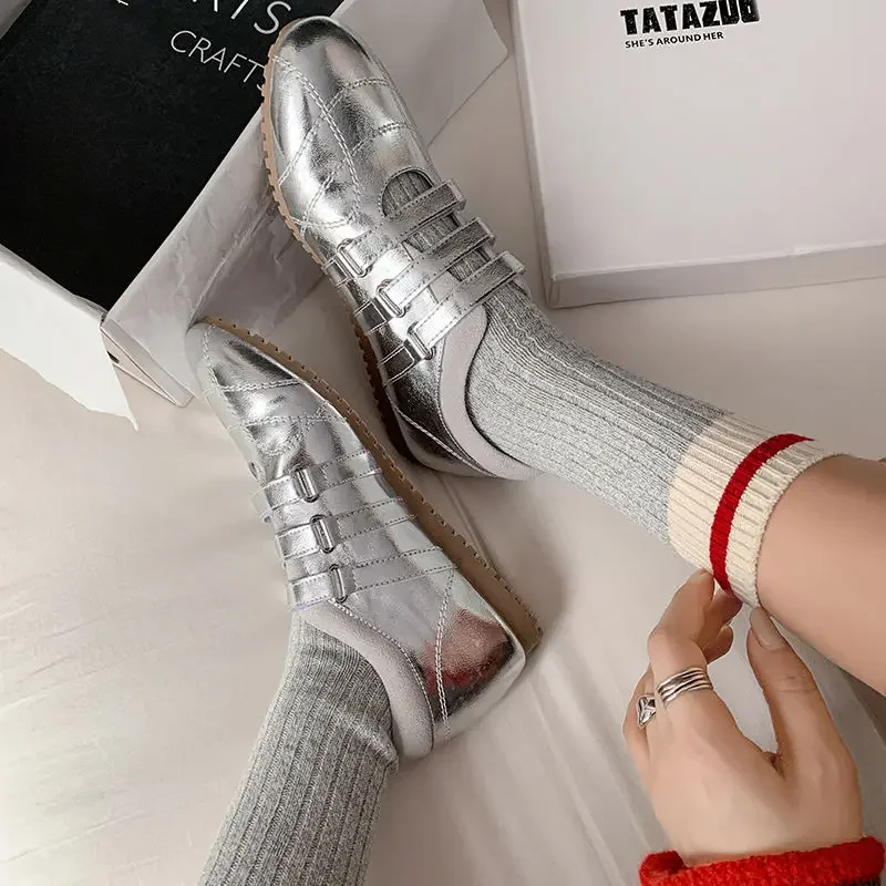 

Spring Silver sheepskin Increased Internal Casual Gym shoes round toe Lace up Flats German Army Trainer Large size