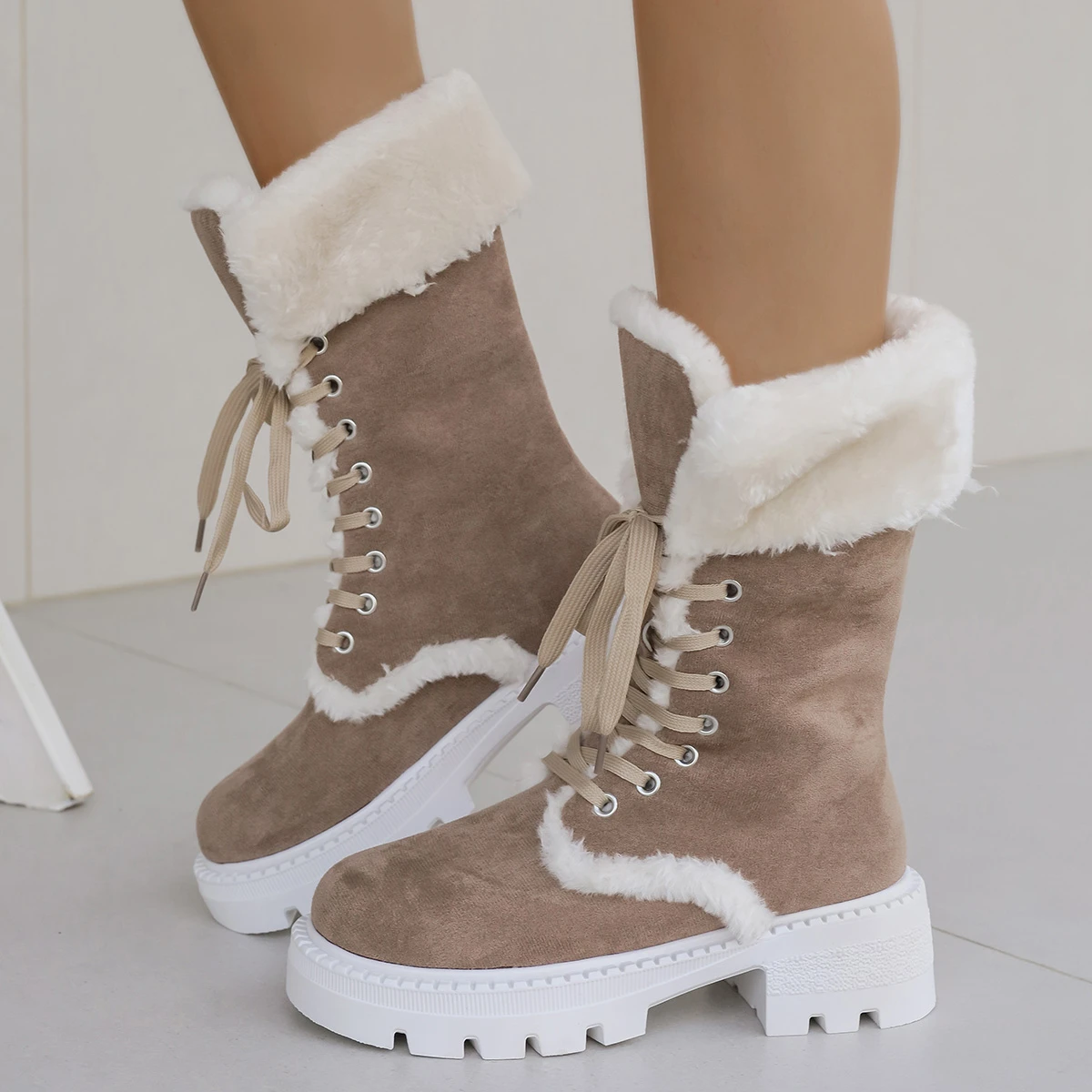 

Утепленные плюшевые зимние ботинки для женщин, зимние ботильоны на платформе, женские зимние ботинки до середины икры на шнуровке, женская утепленная хлопковая обувь