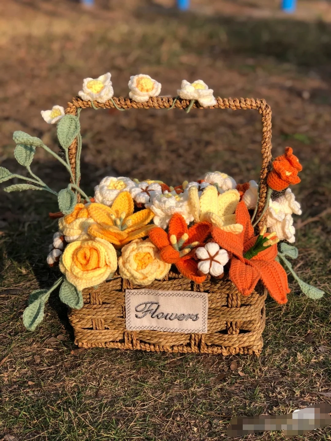 

Finished hand-woven portable flower basket, rose crocheted flower basket in living room
