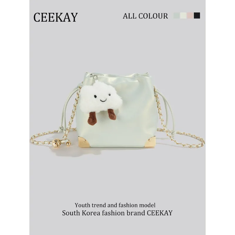 

Новая сумка-ведро CEEKAY 2026, глянцевая сумка через плечо из мягкой кожи, женская сумка с подвеской-облаком, декорированная шнурком