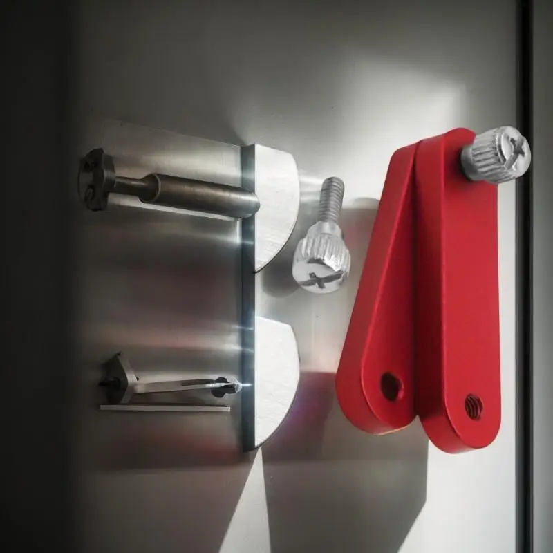 Przymiar traserski do obróbki drewna z blokiem pozycjonującym - precyzyjna linijka i rysik do pomiarów i regulacji w stolarstwie