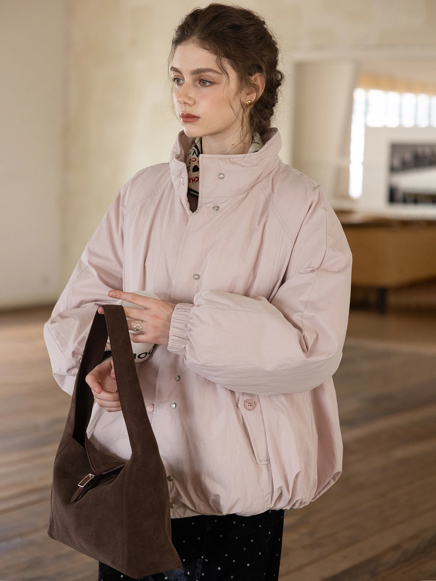 

Morning Fog Descending Loose Feeling Flower Bud ape Windproof Small Stand Collar Pleated Silhouette 90 White Du down Jaet