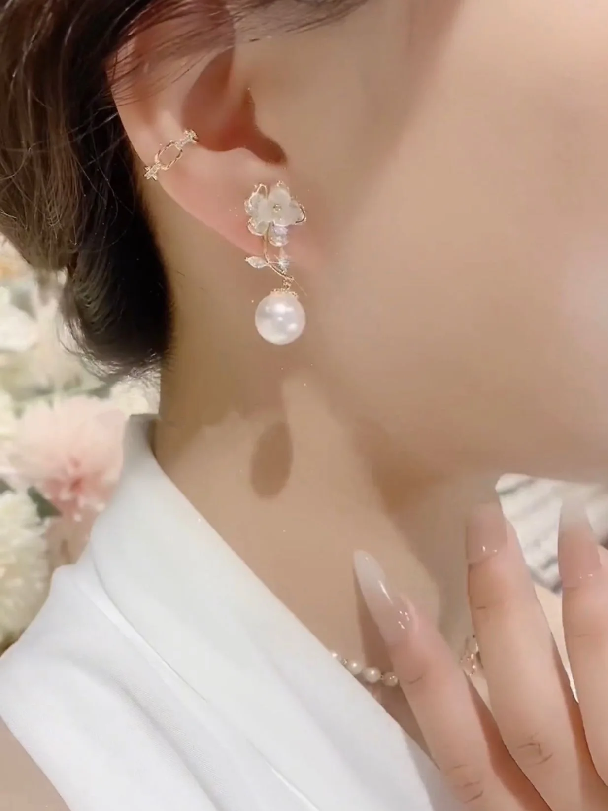 Luxury with a touch of elegance New model Unique design sense Atmosphere  Online celebrity Flower Simulated pearl Alloy Eardrop