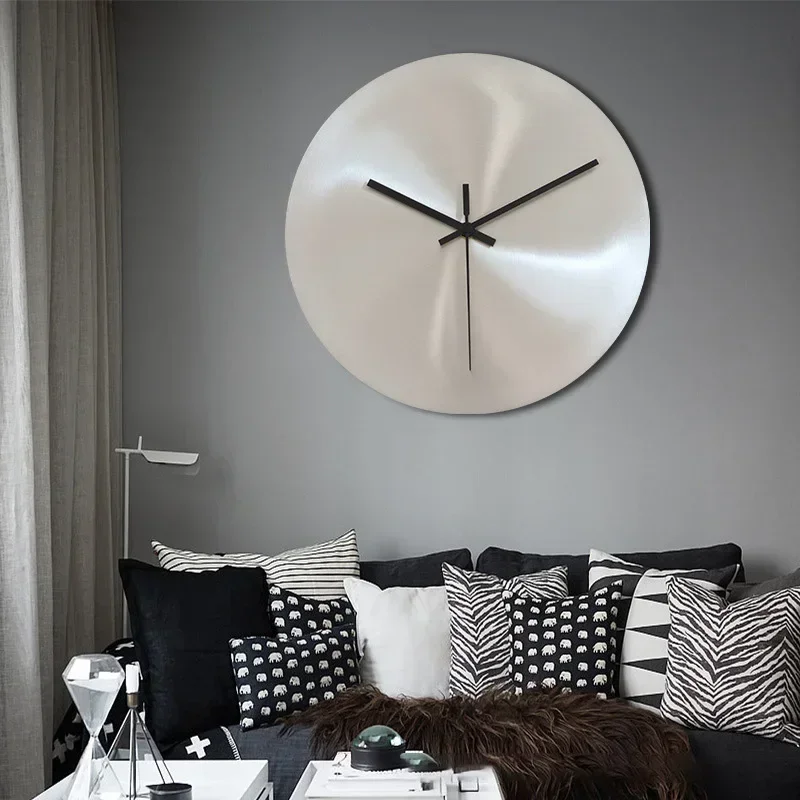 Simple High-grade Metal Wall Clock Silver Living Room Decoration No Digital Clock Round Scandinavian Industrial Style Wall Clock