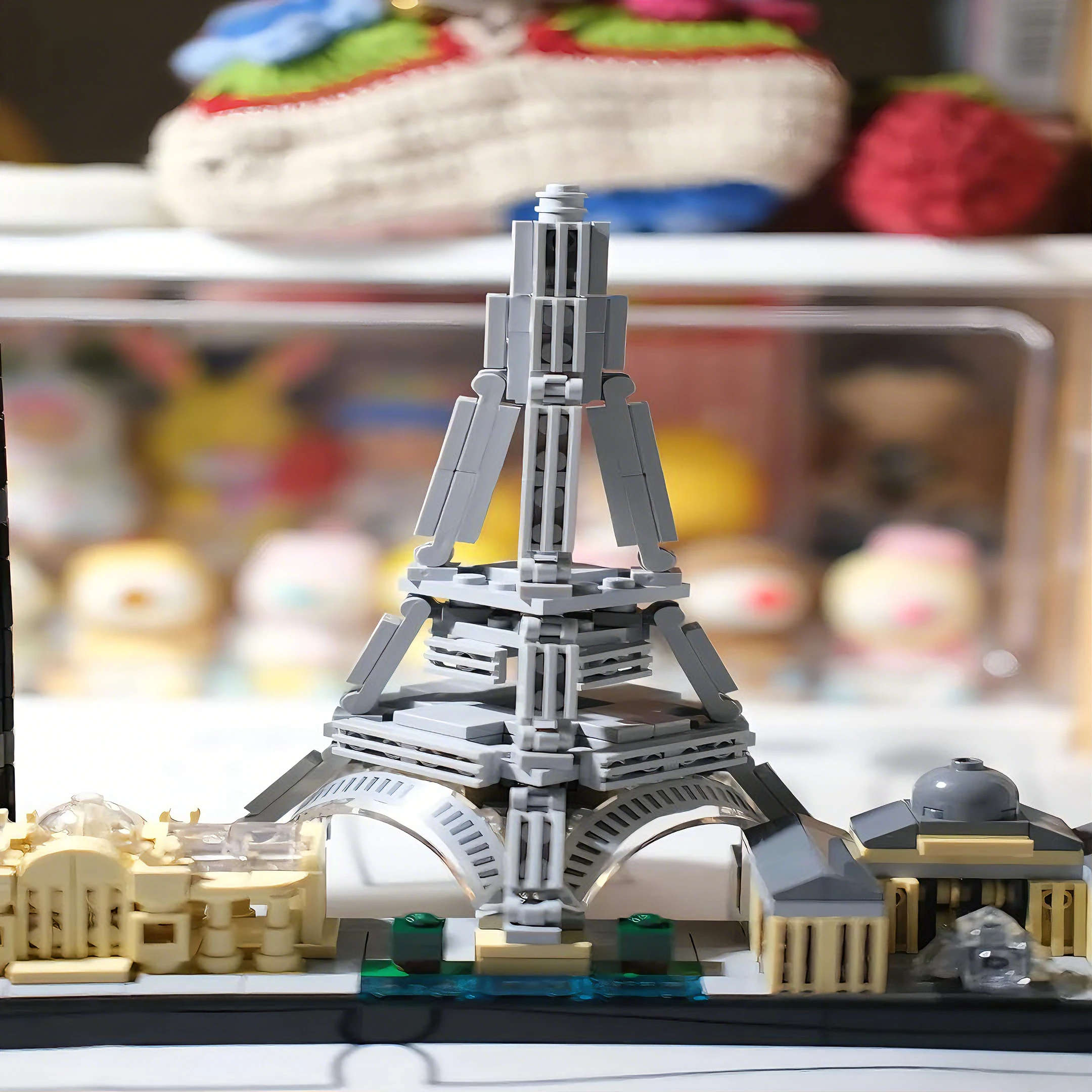 ชุดตัวต่อบล็อกสกายไลน์แห่งปารีสสุดอลังการ 21044 เหมาะสำหรับเป็นของขวัญคริสต์มาส ใช้ร่วมกับตัวต่อเลโก้ได้ จำนวน 649 ชิ้น