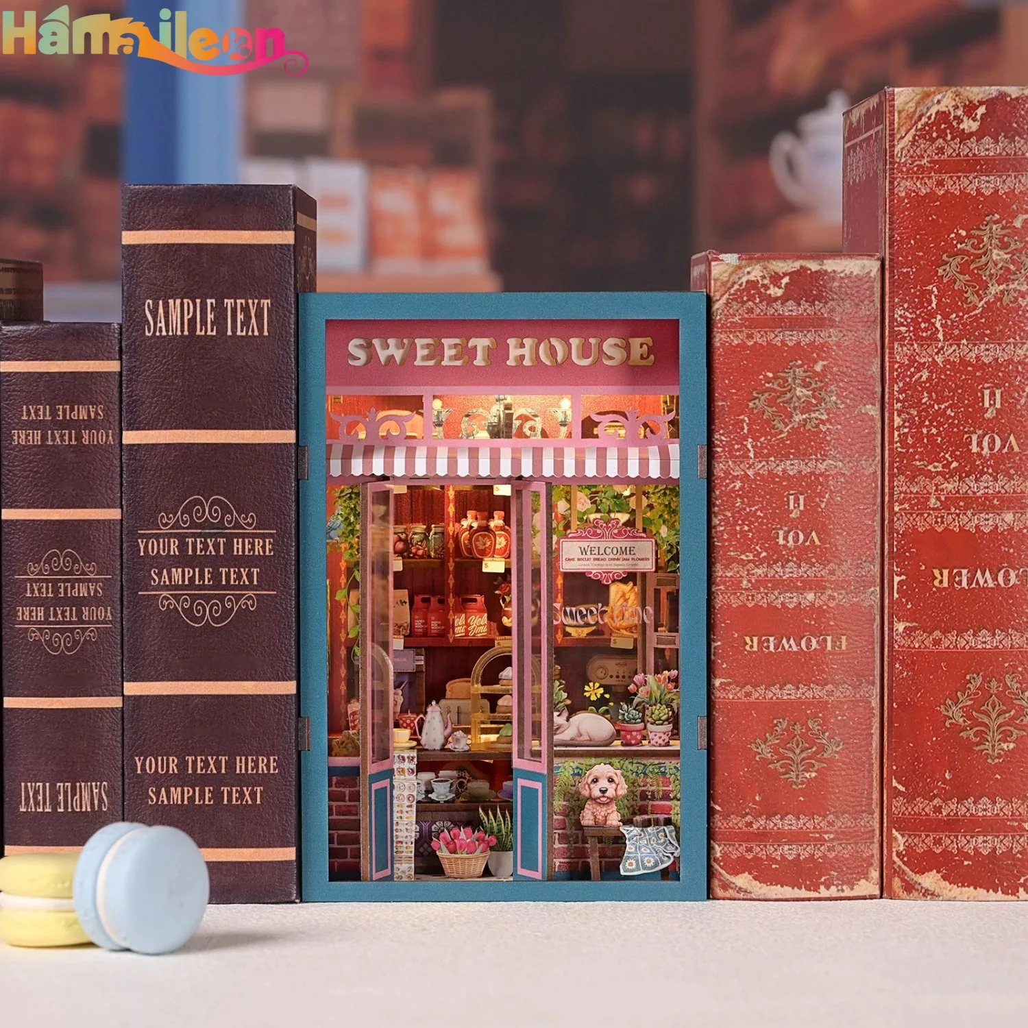 Hamaileon DIY Book Nook Kit 조명이있는 소형 나무 인형 집 책장 삽입 선물 용 3D 퍼즐 장식 모델 (Sweet House)