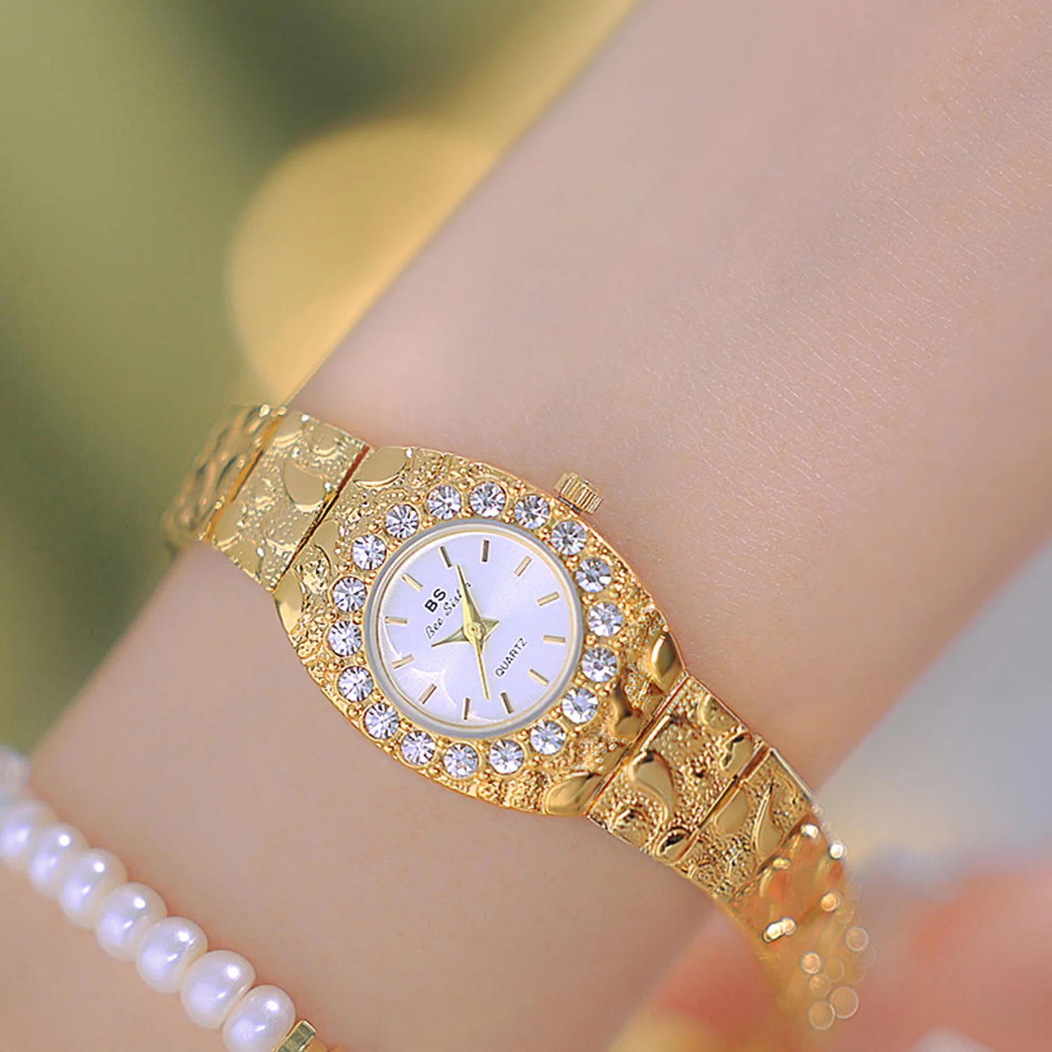 Luxury Diamond Women\'s Watches High Quality Golden Bracelet Fashion Quartz Wristwatch Ladies Watch Dress Gifts montres femmes