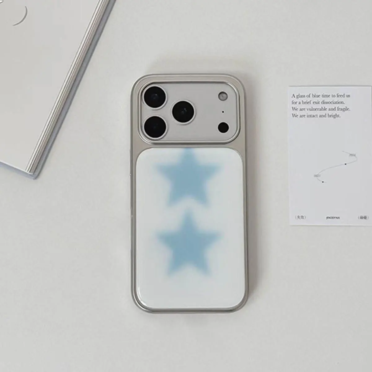 Чехол LALA Blur Blue Stars для iPhone 17, 17e, 16e, 16, 15, 14, 13, 12, 11, Air, Pro, Max, X, XR, 8, 7 Plus с гальваническим покрытием и эффектом капельной смолы