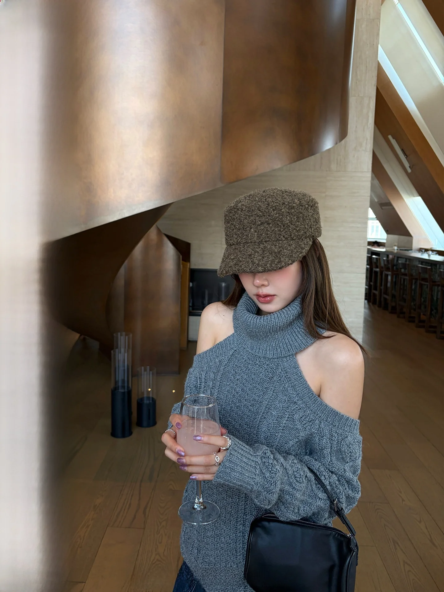 

Вязаный свитер Ranwear Heavy Design с высоким воротником, открытыми плечами, узором «косы» и вставками из кроличьего меха, женская модная модель